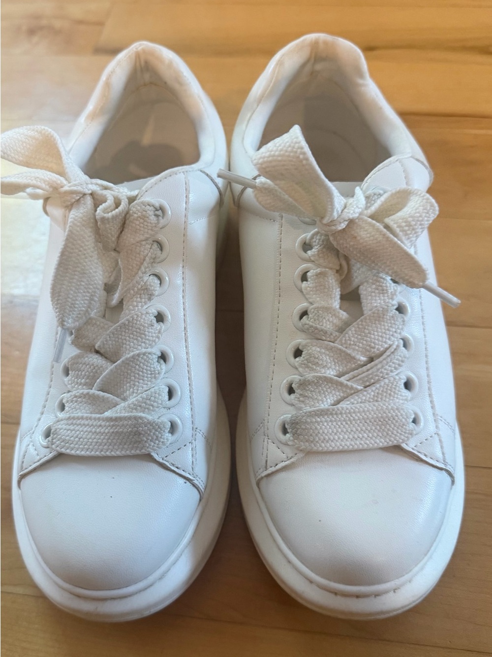 Steve Madden White Women's Lace-Up Platform Sneakers (size 8)